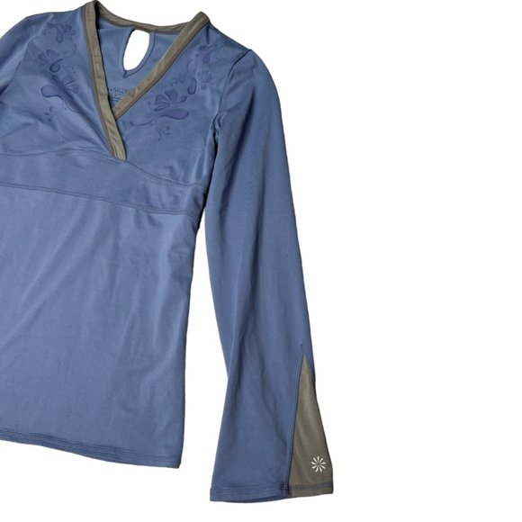 Athleta Shirt Womens Medium Blue Long Sleeve Athletic Active Wear V Neck - Picture 5 of 11